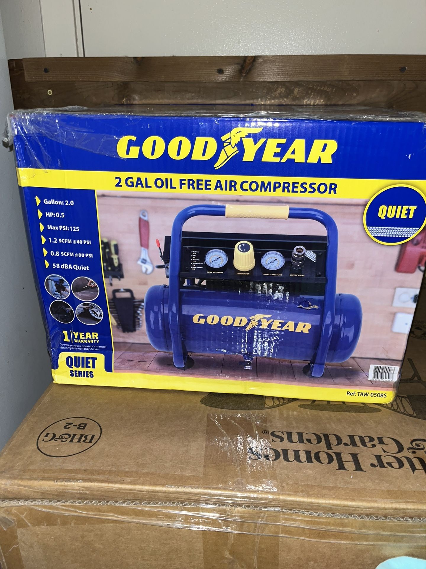 GOODYEAR 2 Gallon Oil Free Air Compressor