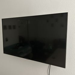 43” Samsung Smart tv + Wall Mount