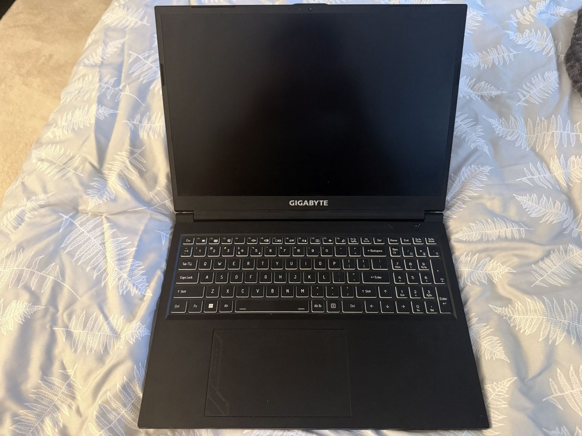 Gaming Laptop GIGABYTE G6 KF 16″ i7‑13620H · RTX 4060 · 32 GB · 1 TB · 165 Hz