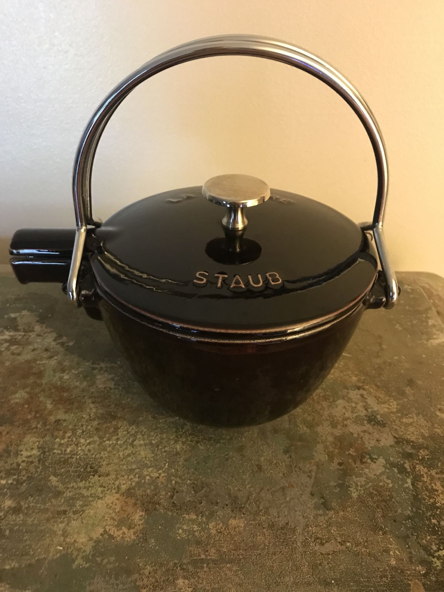 LA THEIERE “STAUB” new iron tea kettle, never used, mint