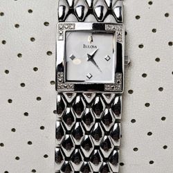 Bulova Diamonds Women's Watch stainless steel mother of pearl dial 96R03