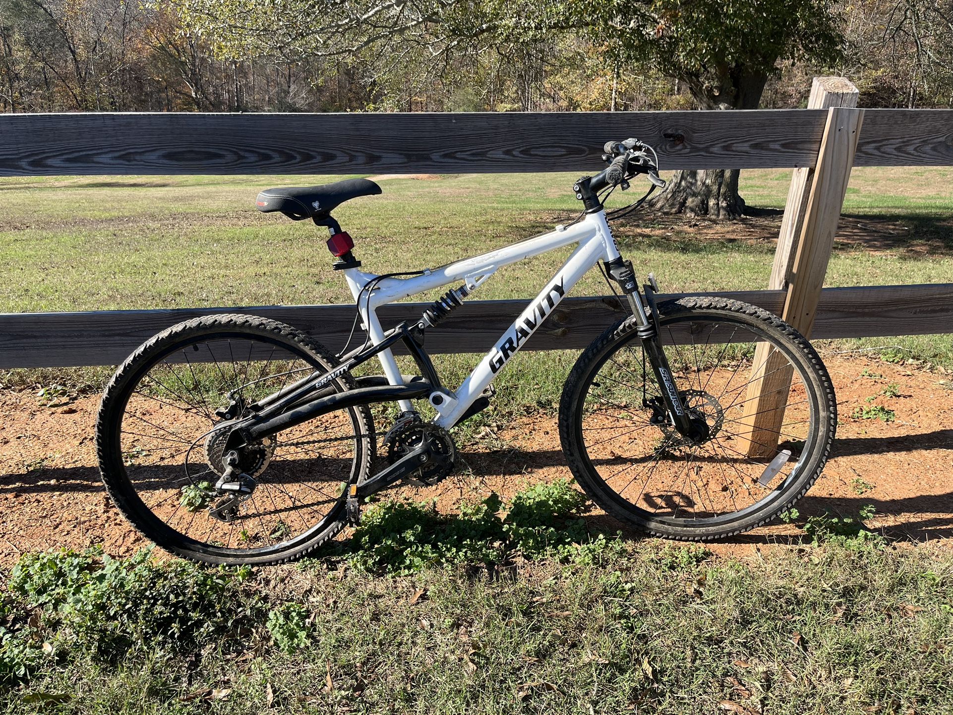 Gravity FSX 2.0 Dual Full Suspension Mountain Bike.