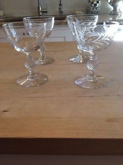 VINTAGE, ETCHED CRYSTAL WINE, CHAMPAGNE, CORDIAL GLASSES SET OF FOUR. LAUREL LEAVES PATTERN. 4 OUNCE SERVING SIZE. 4 1/2” TALL, 3” ACROSS TOP.