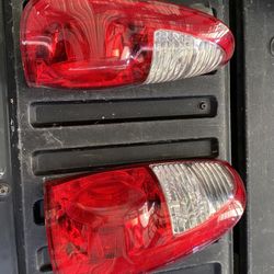 Toyota Tundra 05-06 Tail Light 