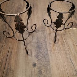 2 METAL DECOR STANDS 8" & 6" TALL.  $10 GETS YOU BOTH