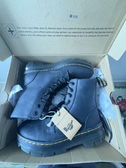 Dr. Martens Combs Leather boots In Black