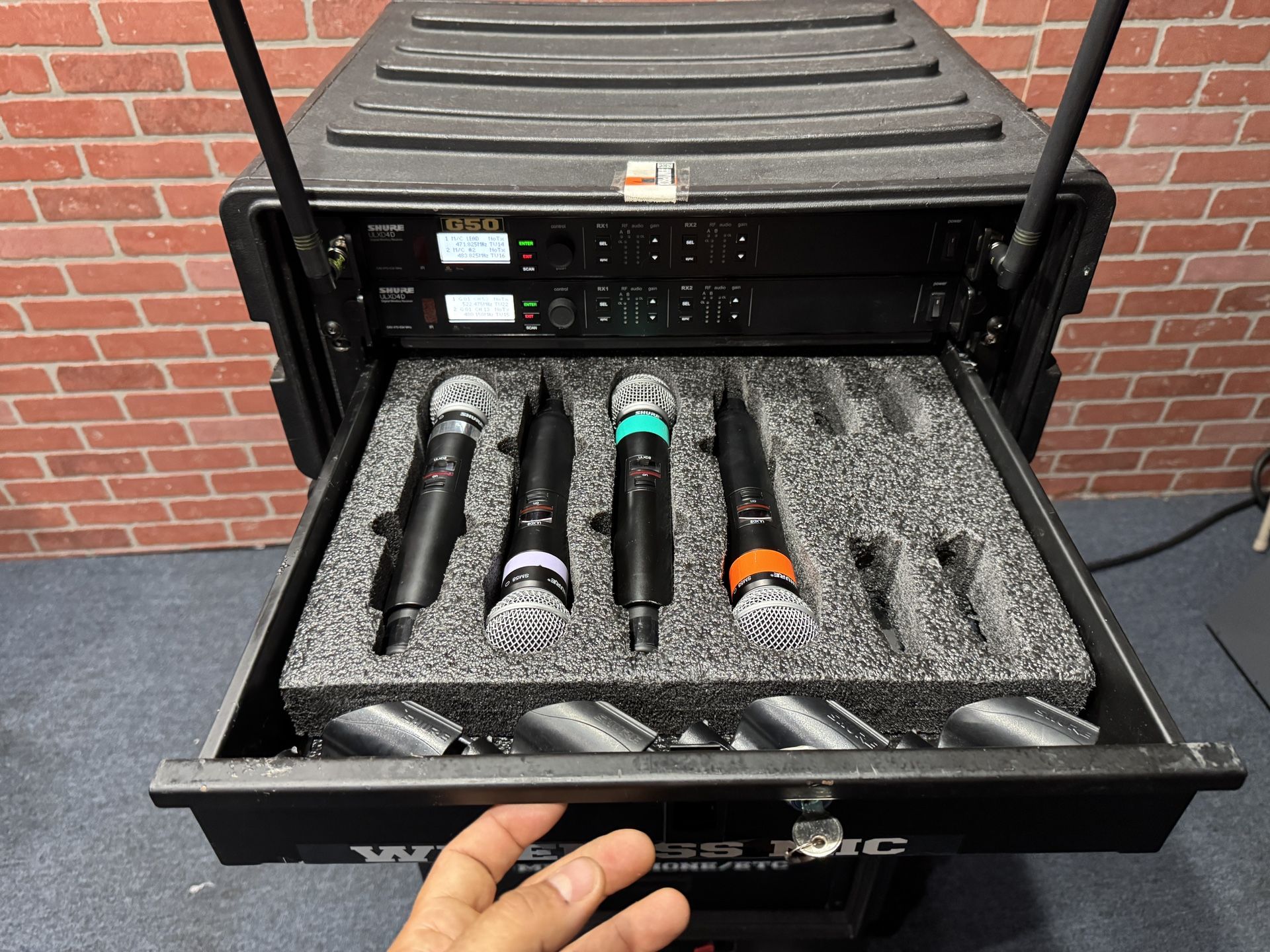 SHURE -ULXD4D Wireless Bundle Dual-Channel Digital W/ SM58 -G50: FREQ 470-534 MHz