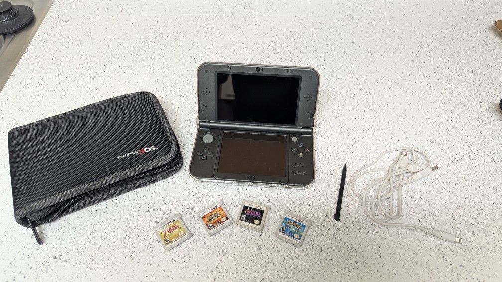 Nintendo 3DS XL W/ Accessories