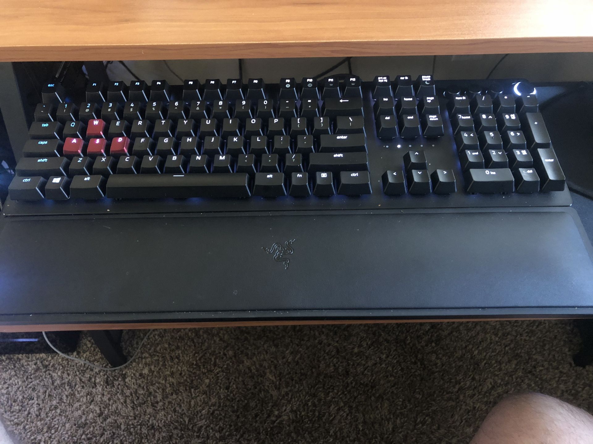Razor huntsman elite keyboard. Red optical mechanical switch