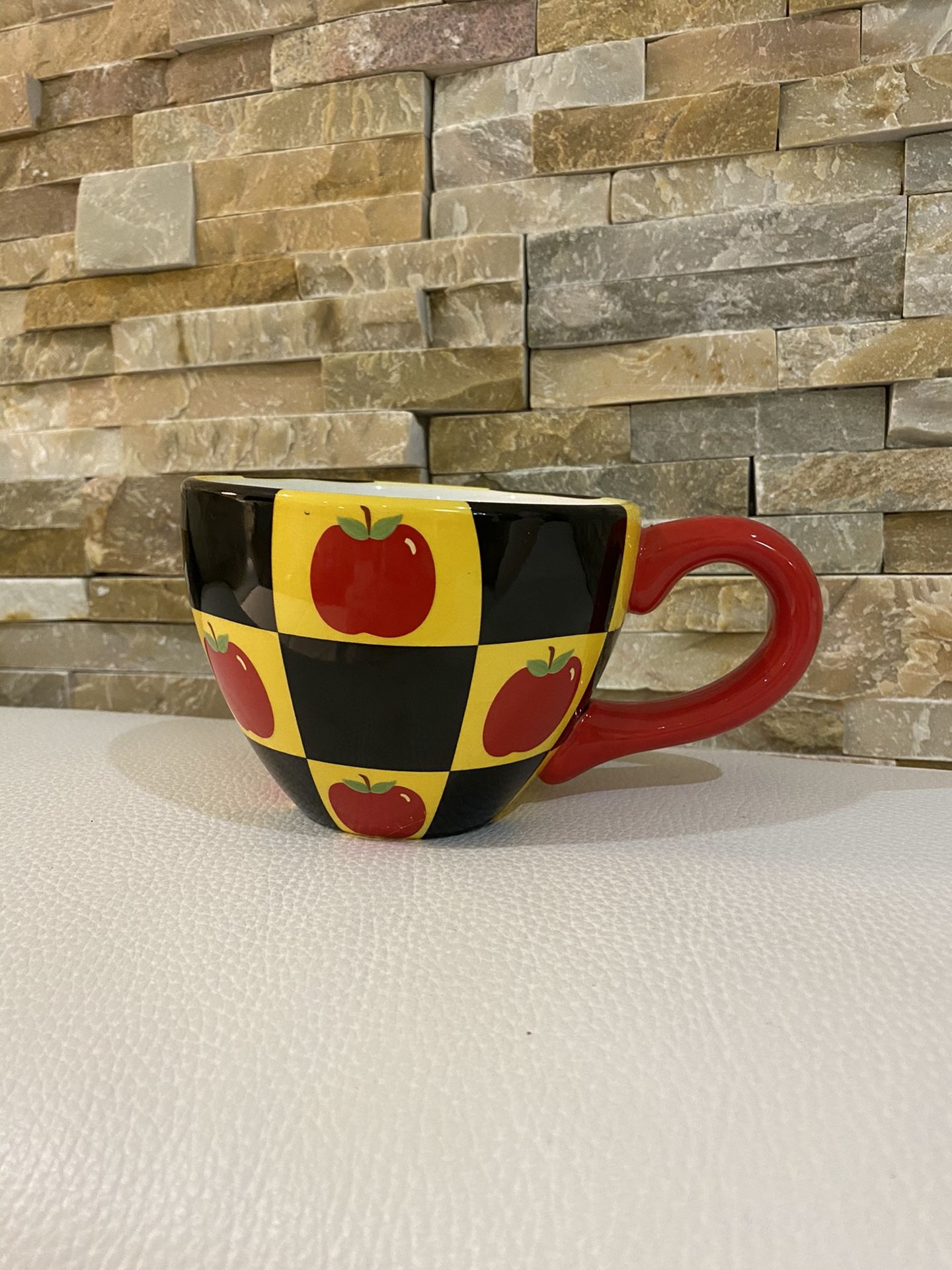 Ceramic bowl with handle