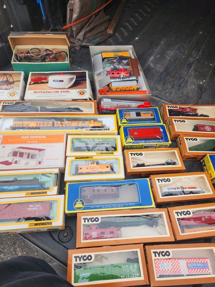 Nineteen seventy vintage strain set