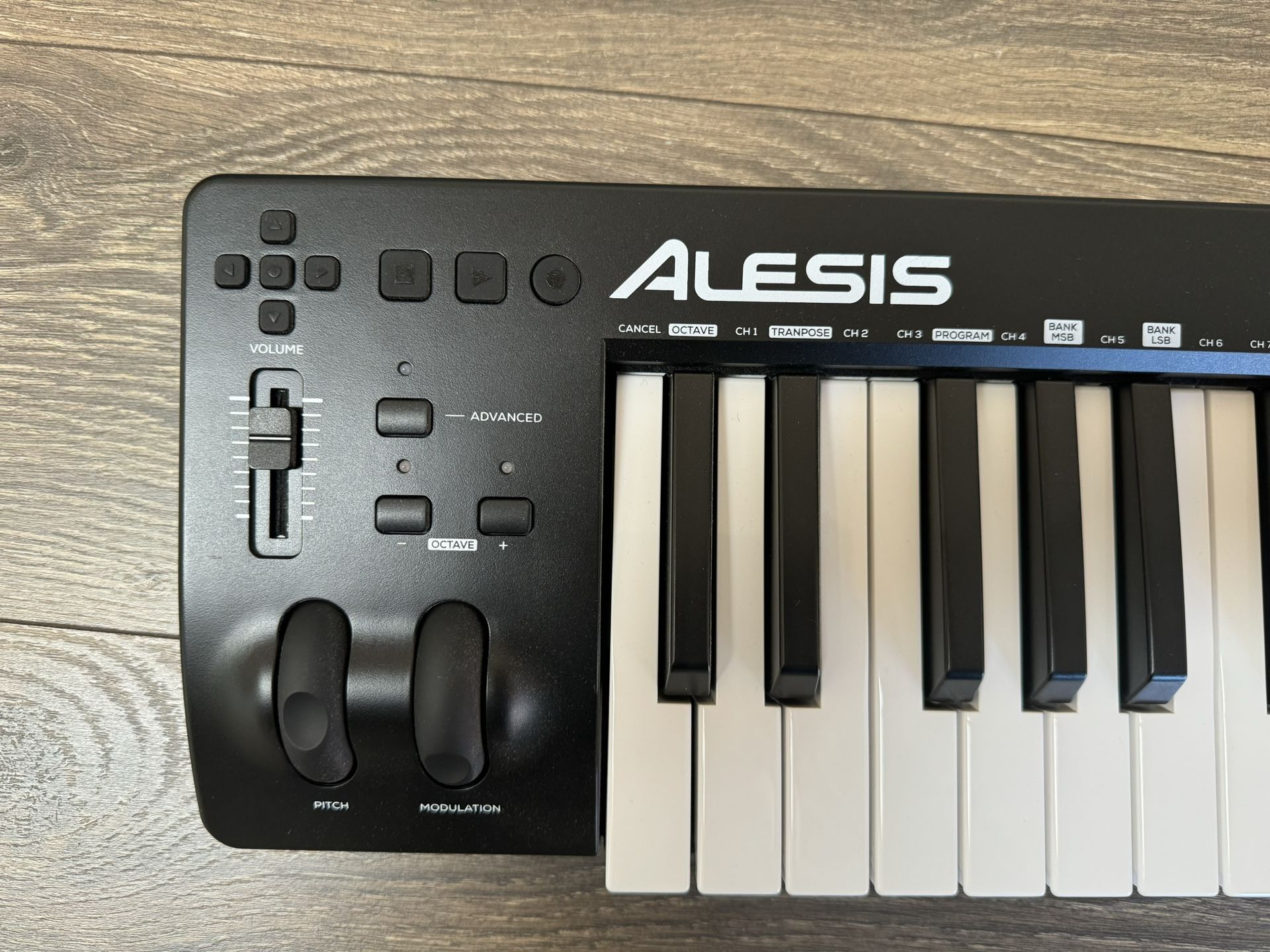 Alesis Q49 MIDI USB keyboard controller