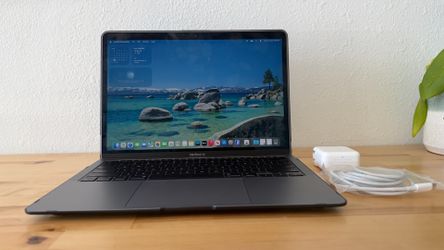 Like New 13” MacBook Air with M1 Chip | 8-Core CPU | 7-Core GPU | 8GB RAM | 256GB SSD Space Gray