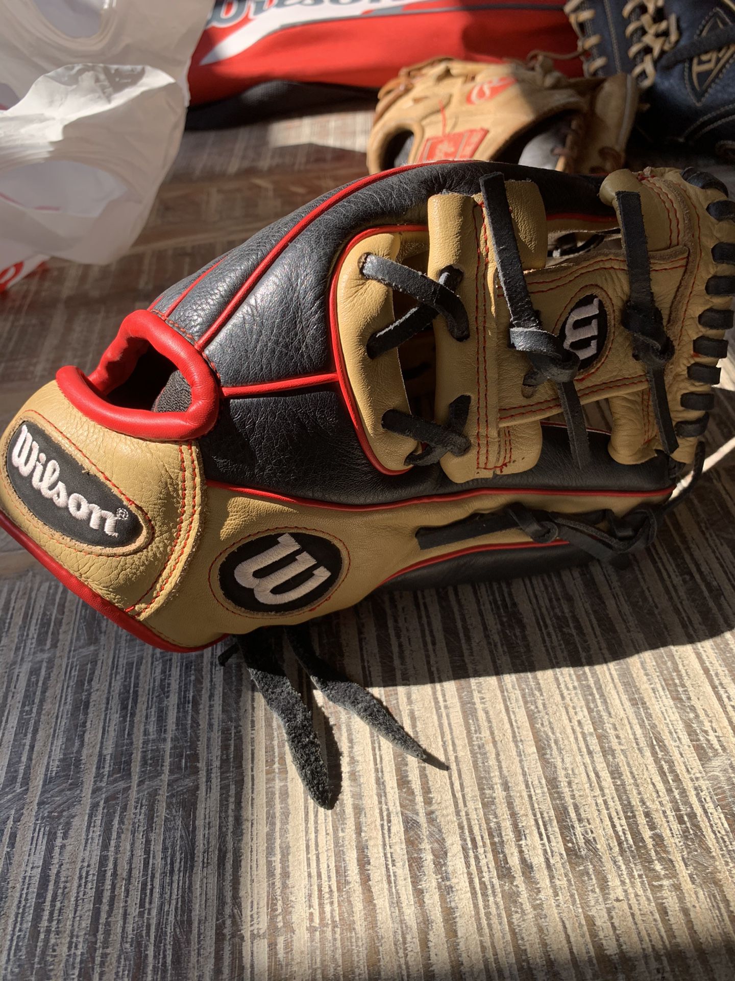 Wilson A550 right handed glove like new 11