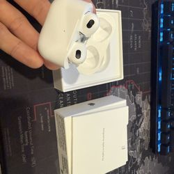 Apple AirPods (3rd Generation)