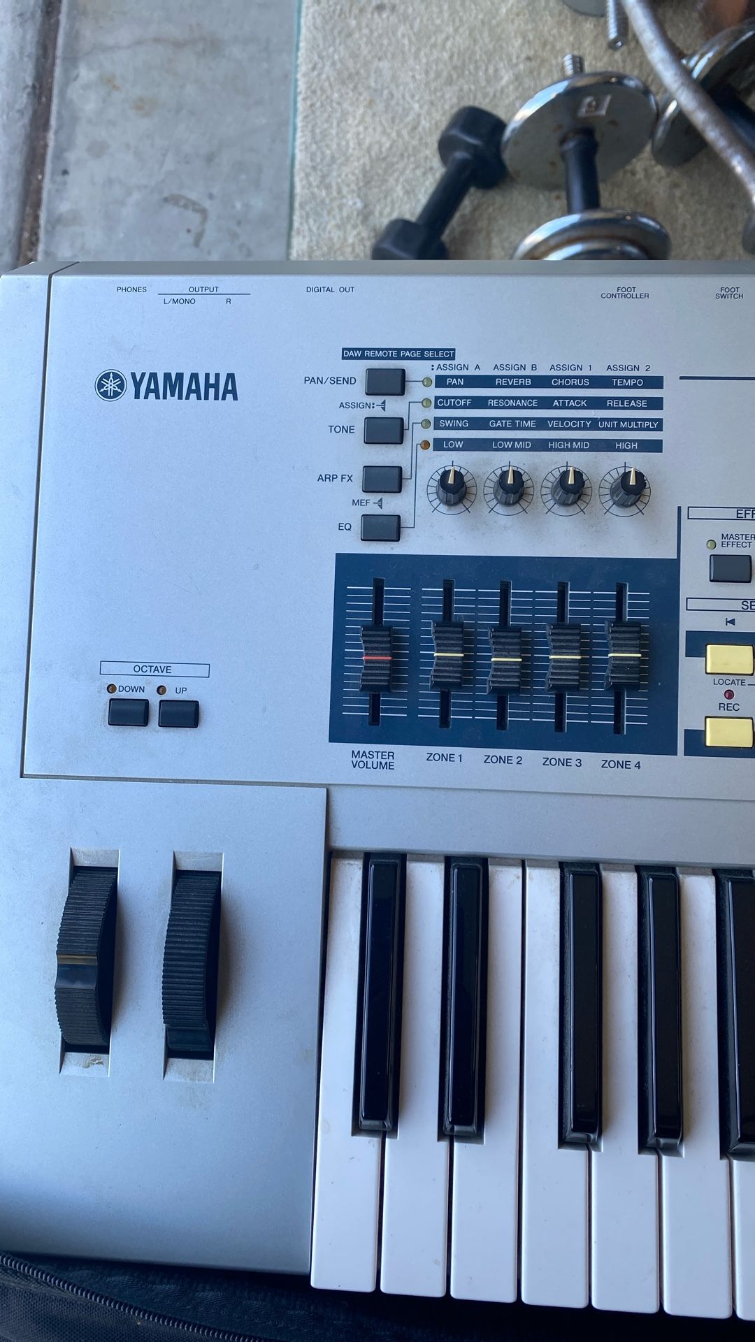 Yamaha MO6 Motif Synthesizer Keyboard Piano 