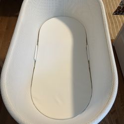 SNOO Smart Sleeper Bassinet 
