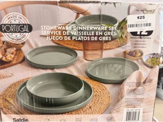 Stoneware dinnerware set 12 piece