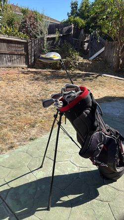 Taylor made complete golf club set the driver nice putter with topflite super light bag with the sand very good condition