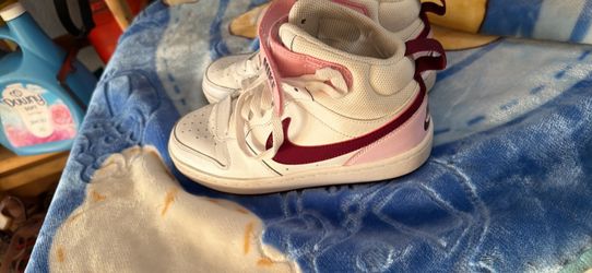 Nike tennis shoes