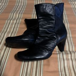 Women’s Boots Size 8
