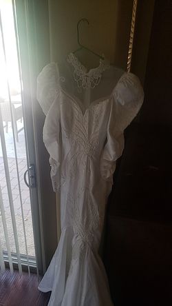 Beautiful wedding dress size 8