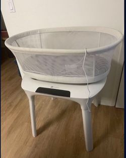 4moms Mamaroo bassinett