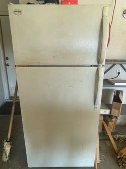Frigidaire Top-Freezer Refrigerator