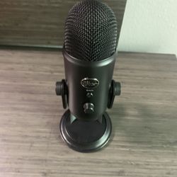 BlueYeti Microphone, Used Once, Deeply Cleaned, Very Cheap, Basically Brand New