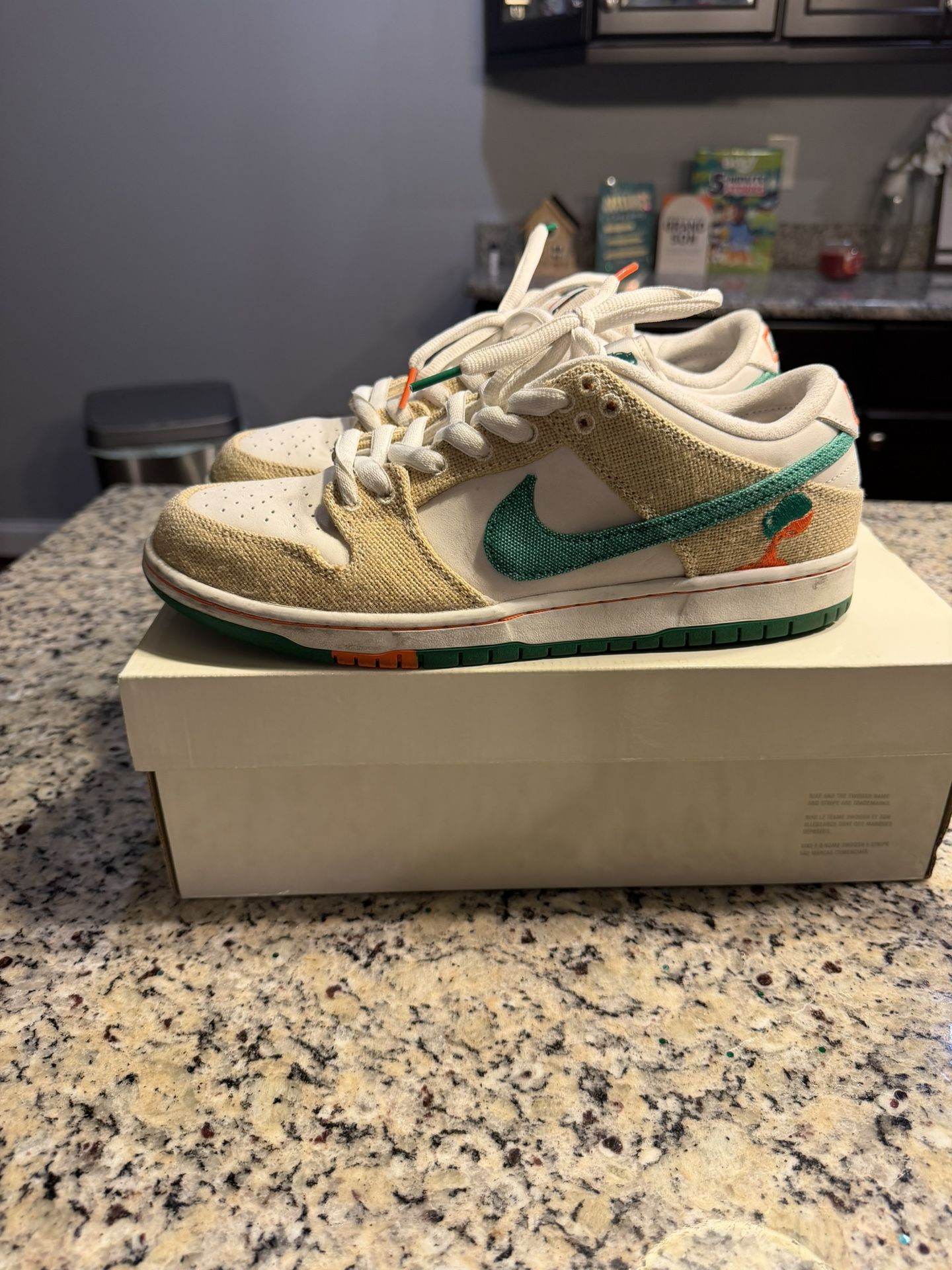 Size 10 Nike SB Dunk Low x Jarritos SKU FD0860-001 Preowned 