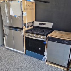 New Whirlpool Kitchen Appliances Set 