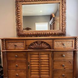 Beautiful Tommy Bahama Style Bedroom Set ( Deliver Available) 
