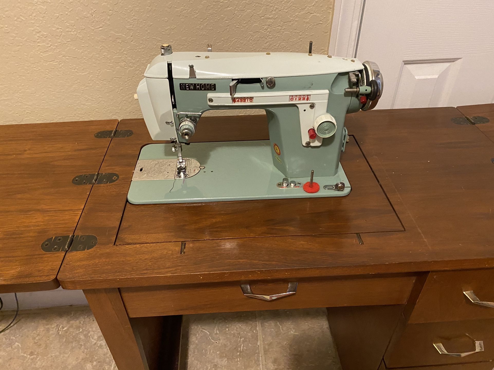 MUST GO Vintage Janome New Home Sewing Machine 71-246