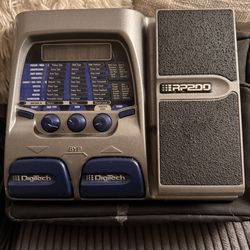 Digitech RP200 Multi-Effects Guitar Processor  🎸