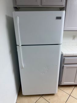 Refrigerator (Frigidaire)