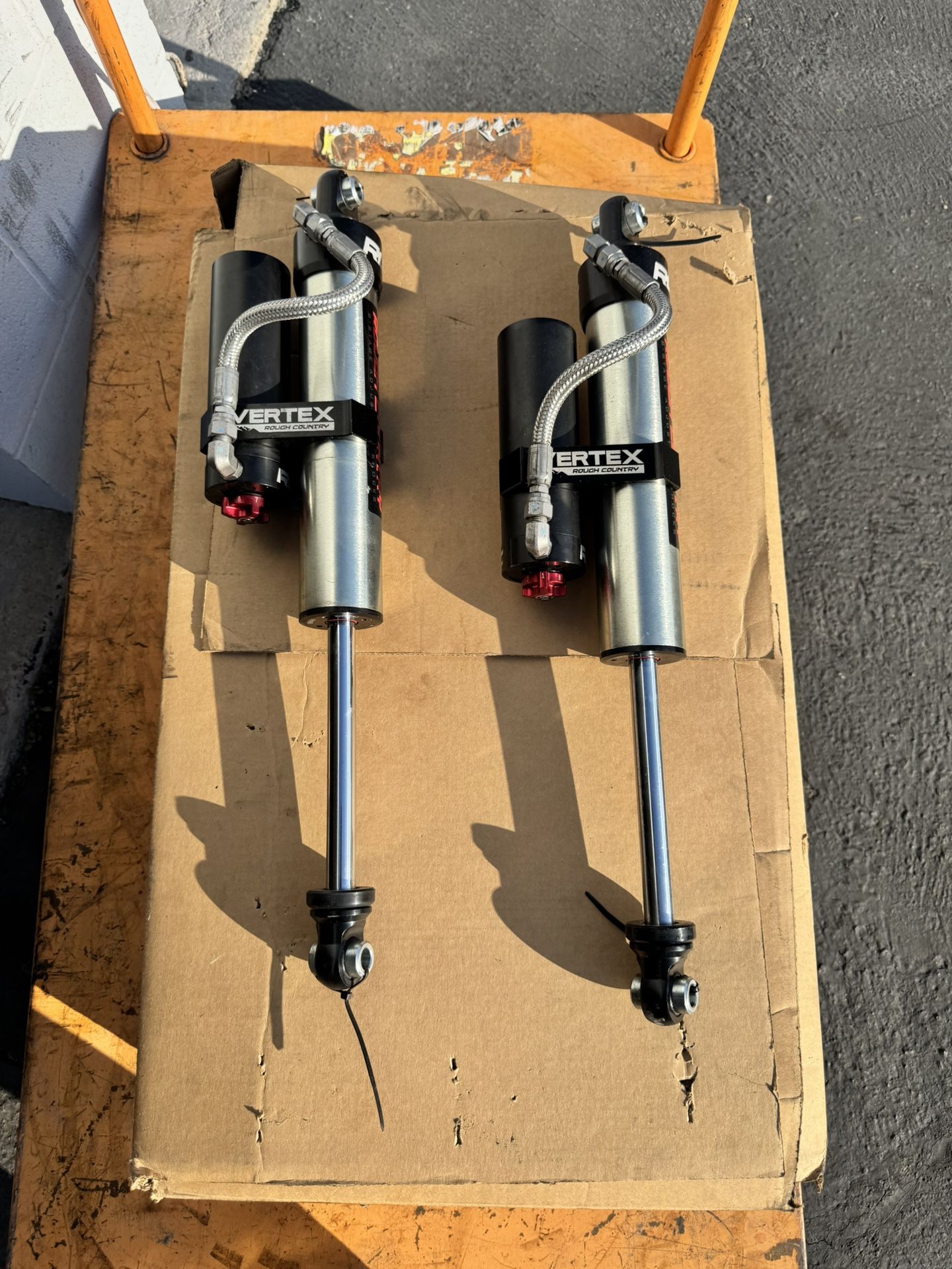 New Rough Country Vertex 2.5 Adjustable Rear Shocks 2-3.5" | Chevy/GMC 1500 (07-26)