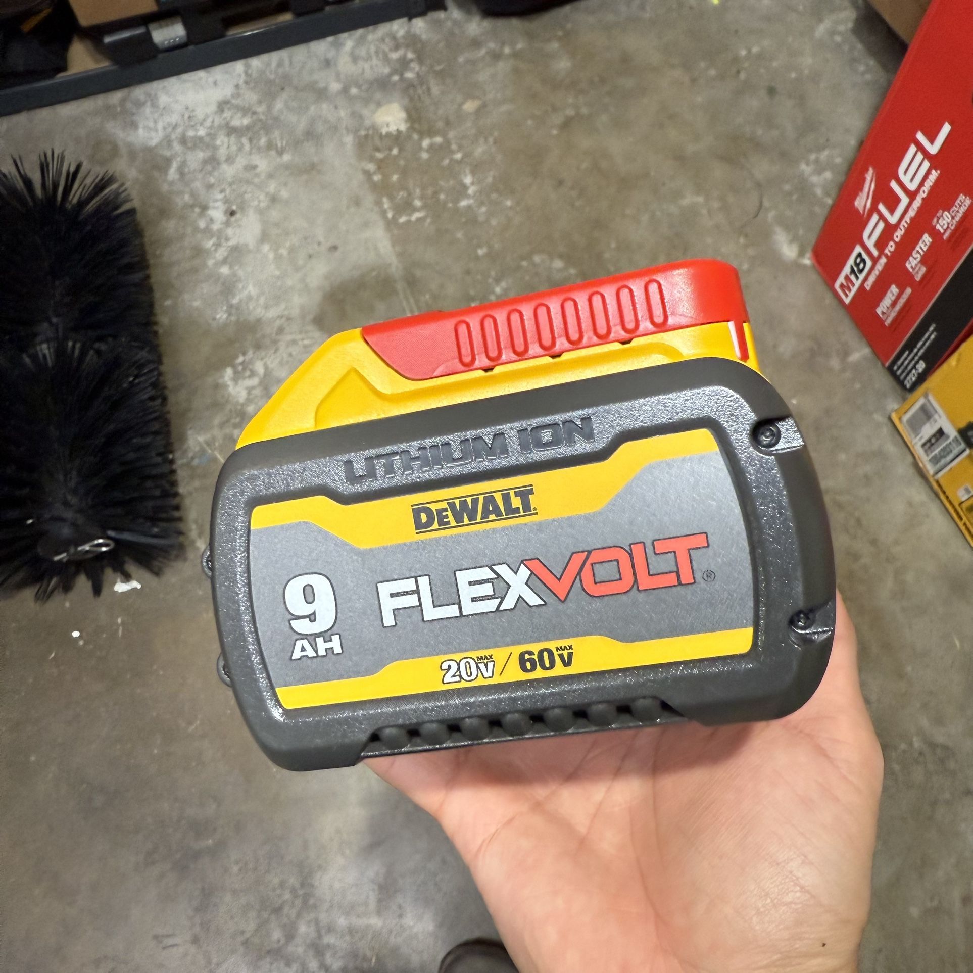 FLEXVOLT 20V/60V MAX Lithium-Ion 9.0Ah Battery (New)