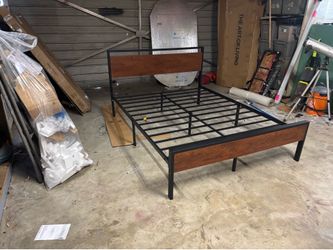 Queen size Metal bed frame (( BRAND NEW ))