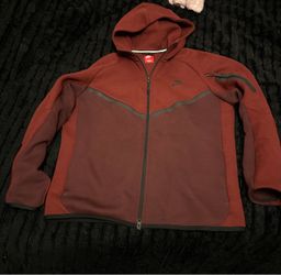 Large Nike Tech