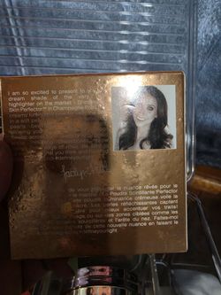 Becca champagne pop Highlighter