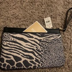 New Michael Kors Wristlet / Purse  with tags. Never used