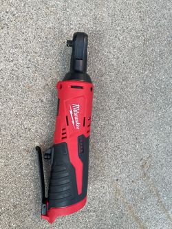 Milwaukee M12 12V Lithium-Ion Cordless 1/4 in. Ratchet (Tool-Only)