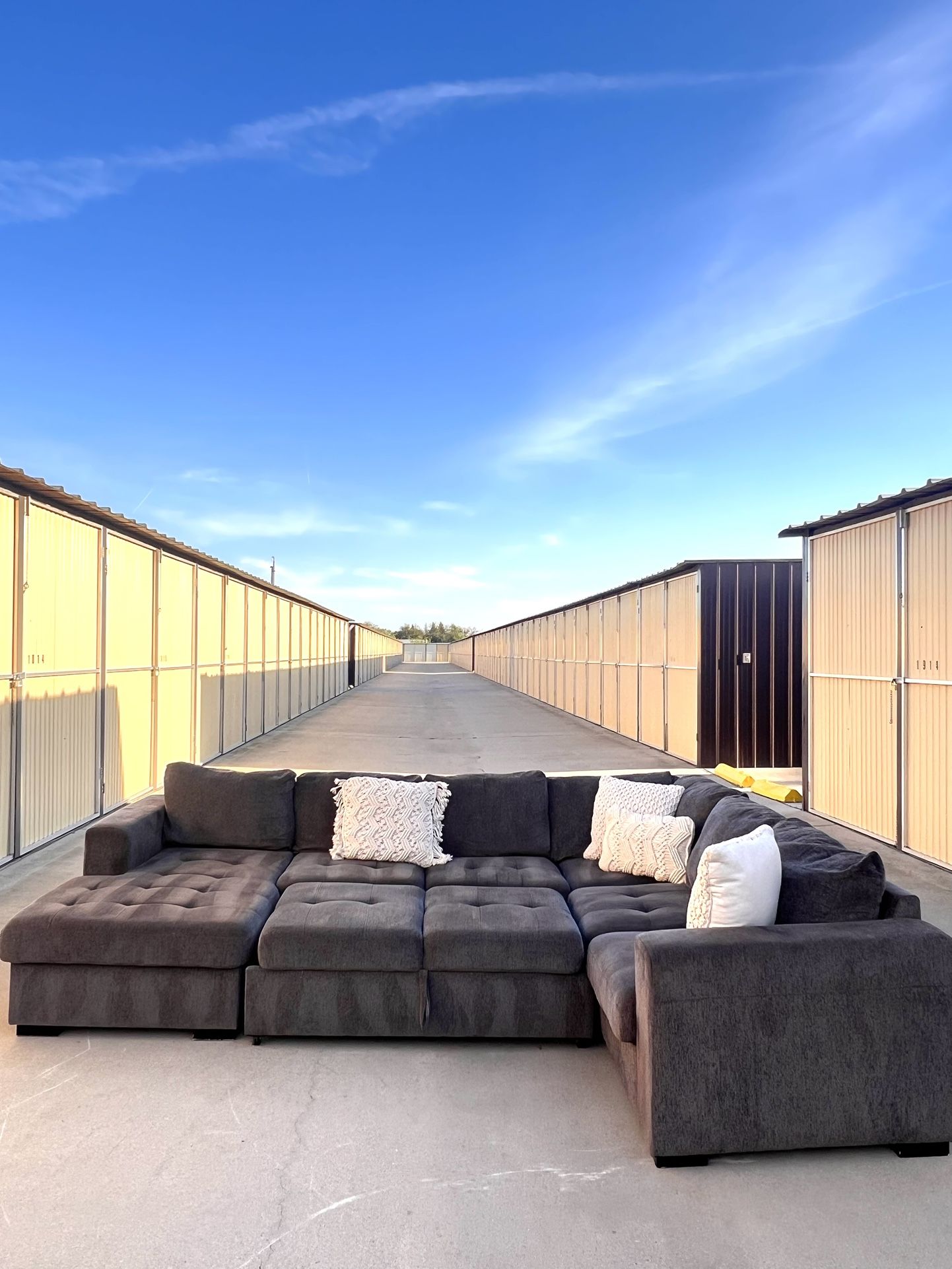 Mor’s Furniture Full Pullout Sectional for Sale in Fresno, CA OfferUp