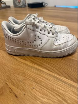Nike Air Force 1 '07 Shoes "Studded Swoosh" White FQ8887-100 Women's Size 7