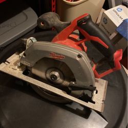 Milwaukee Battery Power Saw