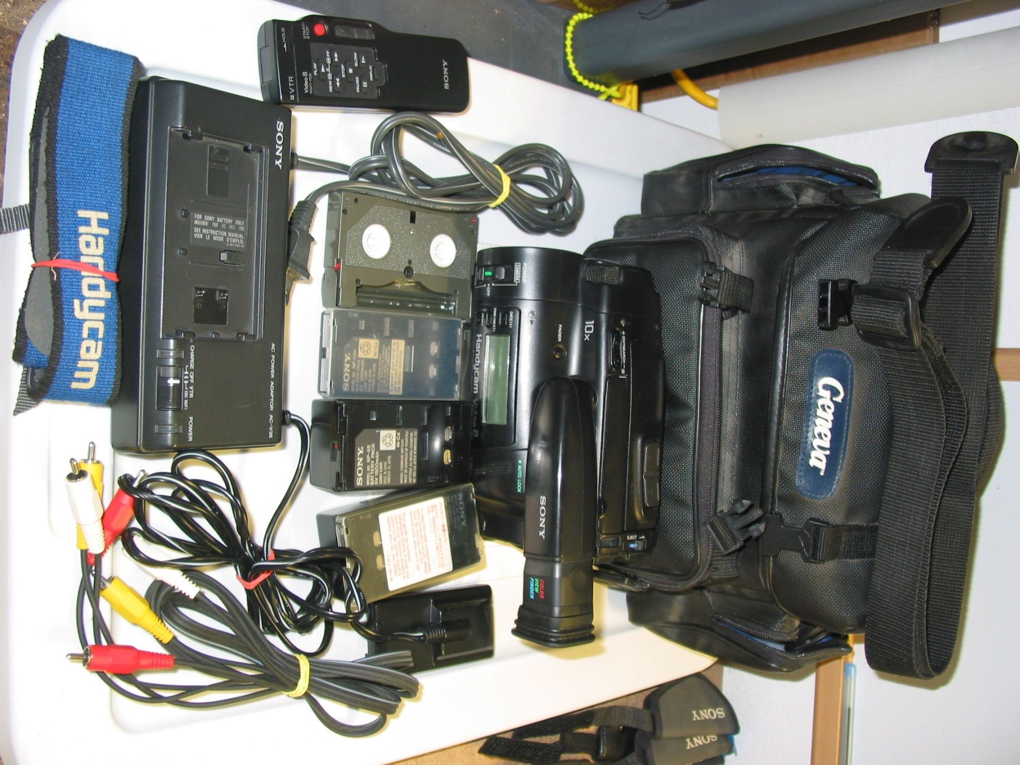 Vintage Sony Handycam CCD-TR91 Video8 Video camcorder 8mm Tape Playback Camera