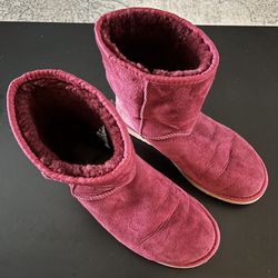 UGGs Ladies Boots Size 8 in raspberry 