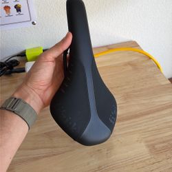 fi’zi:k Antares R7 Saddle – Excellent Condition
