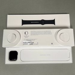 Apple Watch SE (2nd Gen) GPS 40mm Midnight Aluminum Case with Midnight Sport Band  Perfect Condition Never Worn