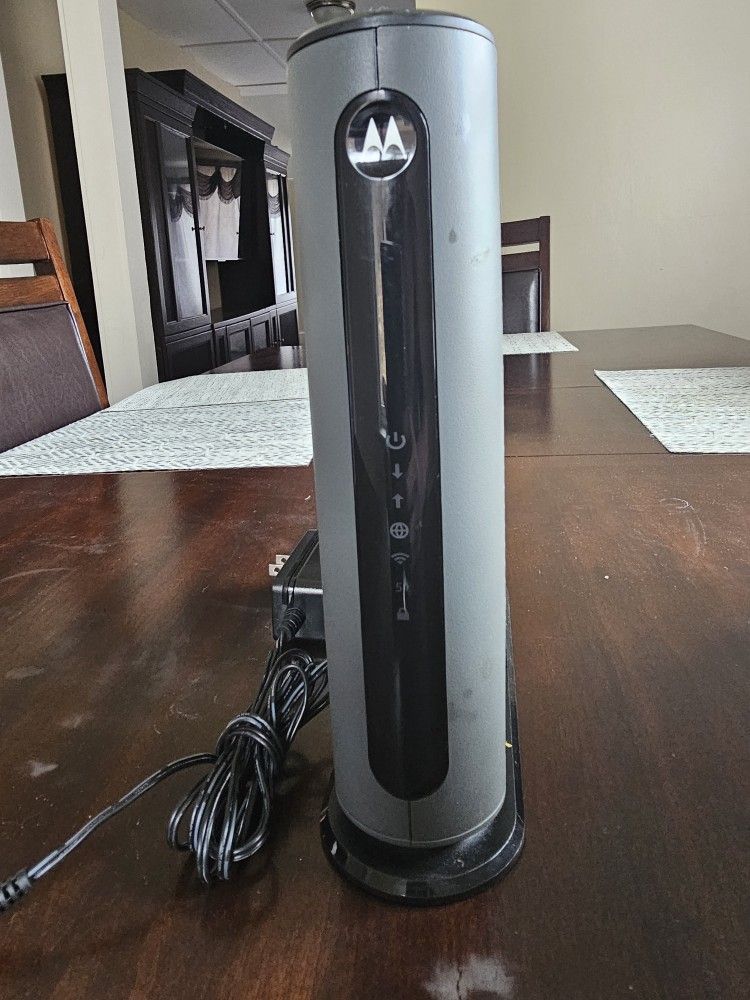 MOTOROLA MG7540 16x4
Cable Modem Plus AC1600
Dual Band Wi-Fi Gigabit Router